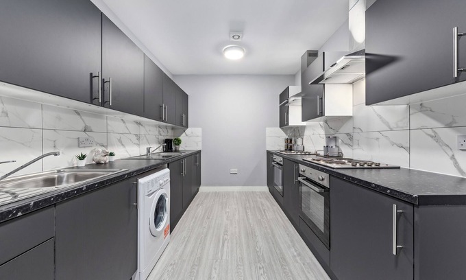 Feltham West Apartment | Cozy Serviced Room in Feltham Heathrow London Tw13