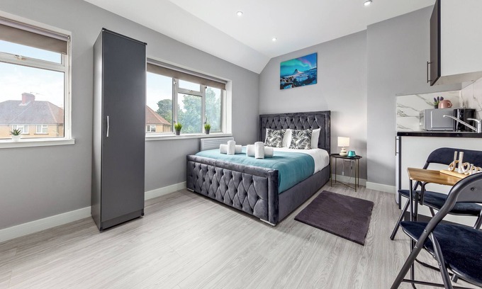 Feltham West Apartment | Cozy Serviced Room in Feltham Heathrow London TW13