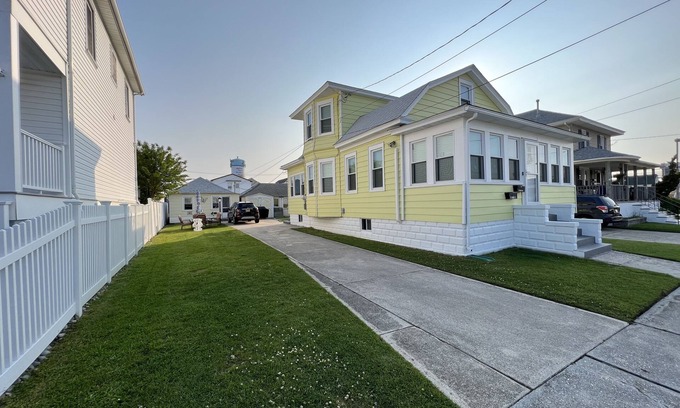 North Wildwood House | Cozy Shore Home for 6 – Ideal for Family or Friends