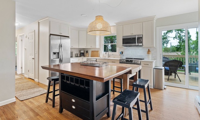 Guilford House | Cozy Shoreline home a short walk from downtown Guilford