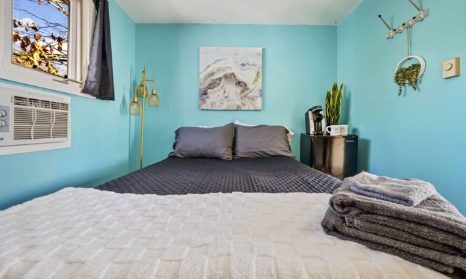 Old Orchard Beach Condo | Cozy Single Bed Room w Pool & Parking