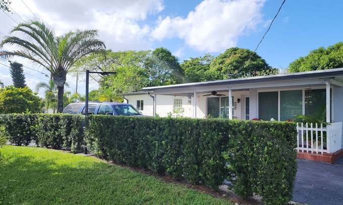 Margate House | Cozy single-family residence with fenced in backyard /Pet-Friendly