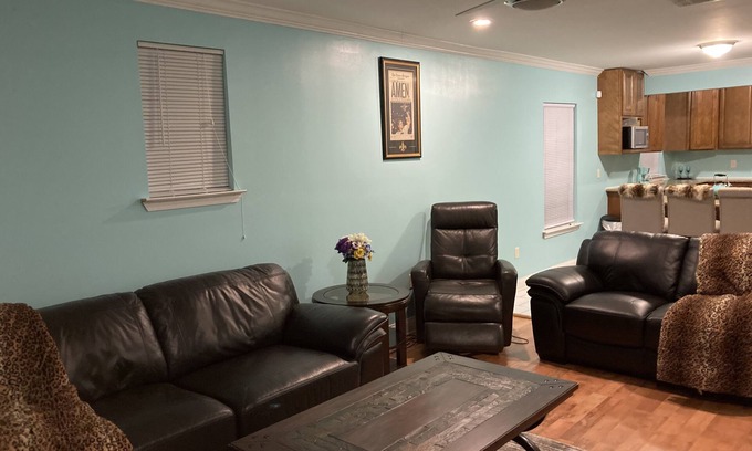 Fairgrounds House | Cozy single family house with all the comfortable amenity downtown New Orleans.