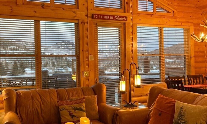 Deer Valley Condo | Cozy Ski Chalet, Mountain Views and short walk to base of Deer Valley!