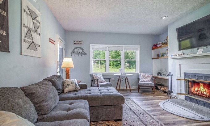Ludlow Condo | Cozy Slopeside Escape - Ski-In/Out Condo at Okemo