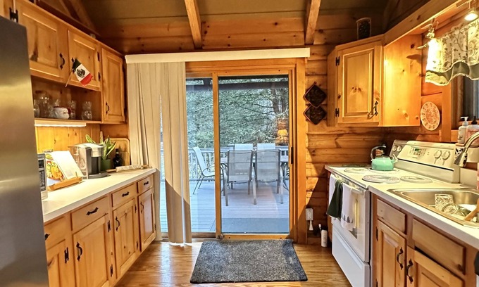 Fleischmanns Cabin | Cozy small cabin in the heart of the Catskills. Close to ski lodges and hiking!