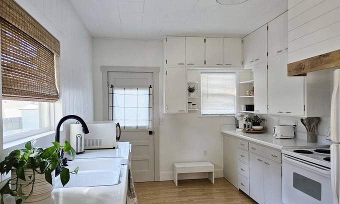 Wauneta House | Cozy small town home