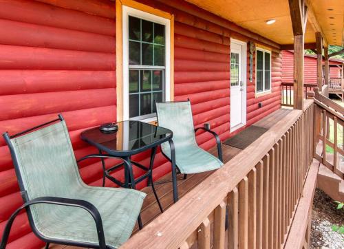 Cherokee House | Cozy Smoky Mtn Cabin Pointing to Fun and Relaxation