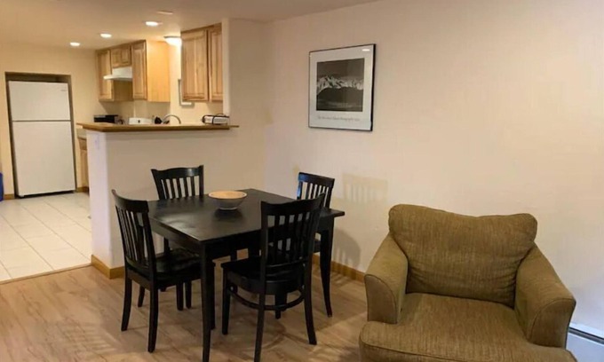 South Burlingame House | Cozy So Burlingame 2 bdrm. Close to I-5, OHSU, L&C