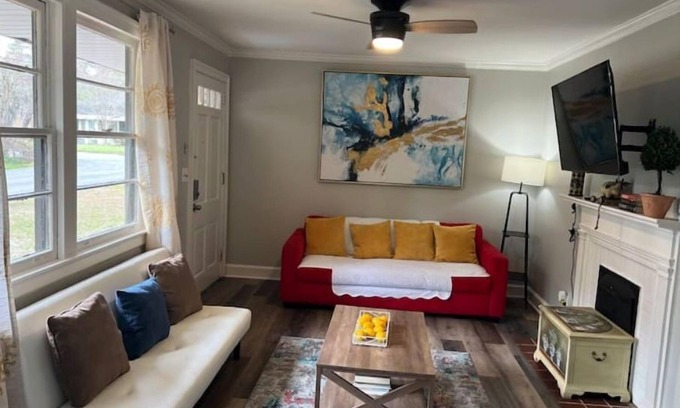 Valdosta House | Cozy & Spacious 2BR 1Bath Duplex Near Everything