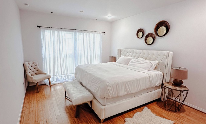 Sawtelle Condo | Cozy & Spacious 2BR/2BA Pet-Friendly Haven in Los Angeles
