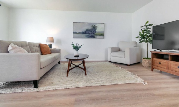 Verona House | Cozy, Spacious Downtown Verona 3 Bedroom Home