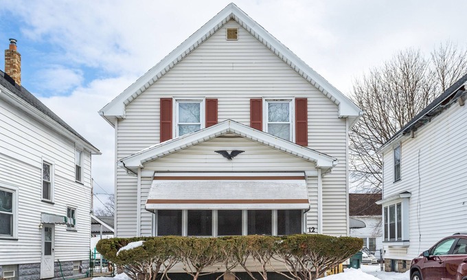 Rochester House | Cozy Stay at 3 bedroom 2 Bathrooms House