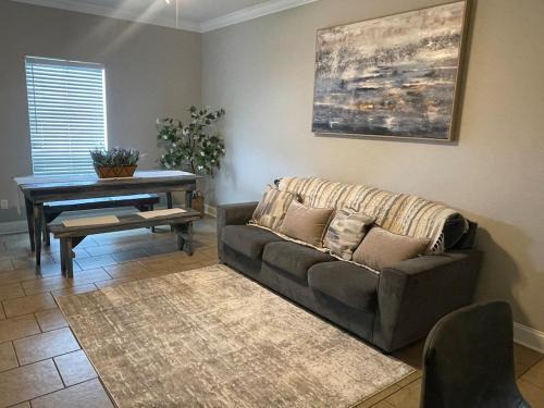 Sunshine Apartment | Cozy Stay Near Dow, Golf, & LSU