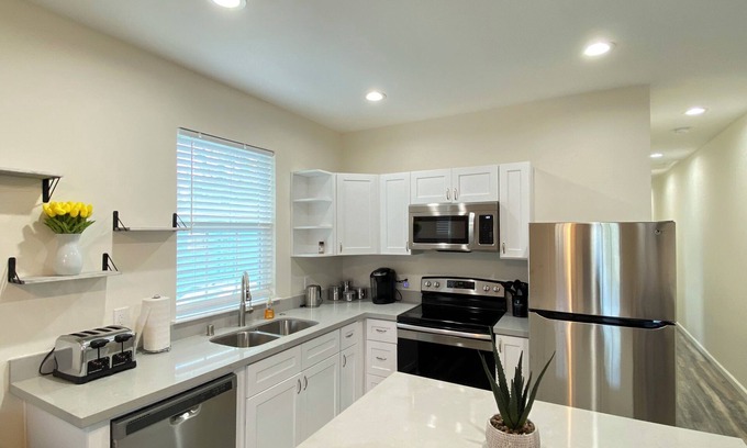 Saint Roch Apartment | Cozy Stay Near French Quarter - Bourbon Street - 5 min from Mardi Gras Route