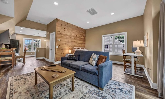 Amherst House | Cozy Studio 1 Bed + Sofa Bed Apt in Amherst