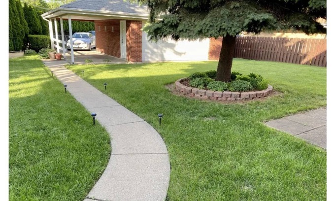 Park Ridge Apartment | Cozy Studio Apartment minutes from O'Hare Airport.