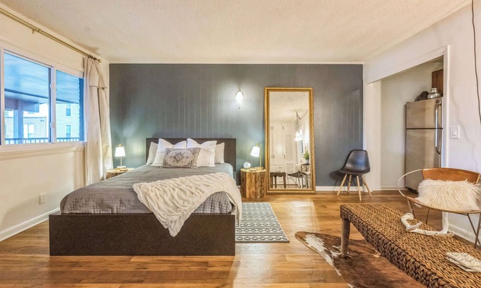 Melrose Apartment | Cozy Studio for 2, Highly Walkable + Close to DT!