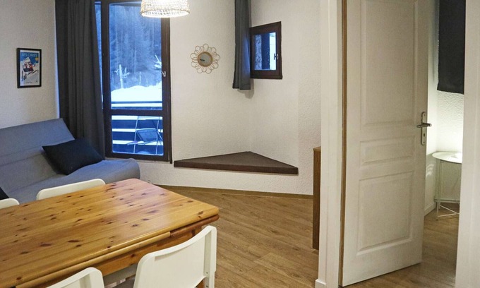 Les Orres Apartment | Cozy studio for 4, ski-in/ski-out, south-facing balcony, central location