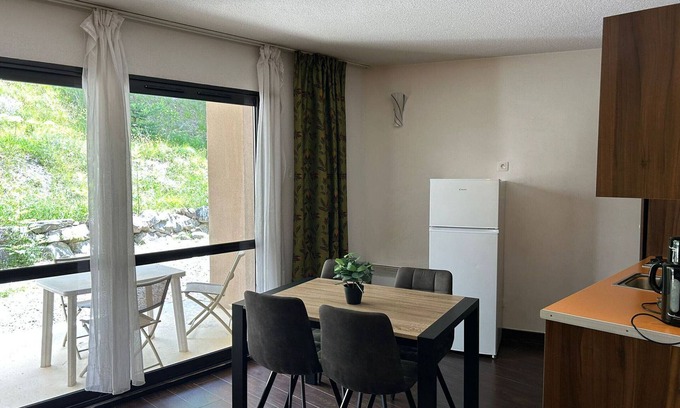 Jausiers Apartment | Cozy Studio for 4 with Terrace, Pool Access, and Parking in Jausiers