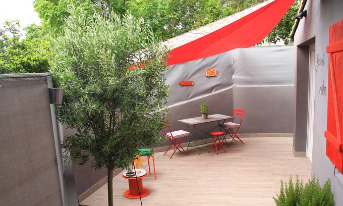 Carnoux-en-Provence Villa | Cozy studio, new for 2 people with private terrace.