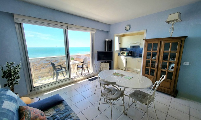 Les Sables d'Olonne Apartment | Cozy studio with balcony, pets allowed, private parking, near beach and shops