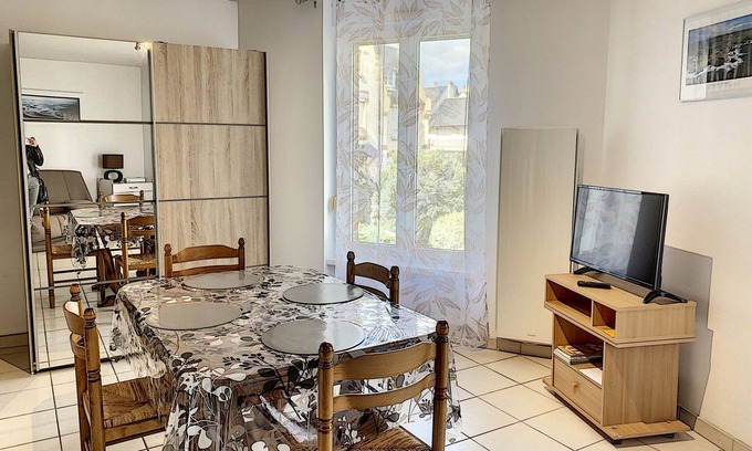 Saint-Pair-sur-Mer Apartment | Cozy Studio 100m from Beach with Free Wifi, Near Shops in Saint-Pair-sur-Mer