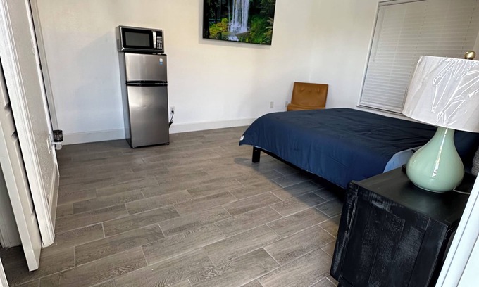 Mariner Apartment | Cozy studio in amazing Cape Coral with AC, WiFi