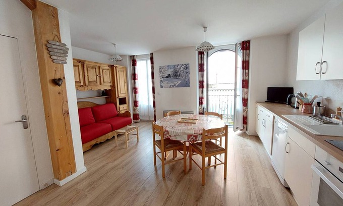 Cauterets Apartment | Cozy studio in Cauterets with balcony and sleeps 4 people