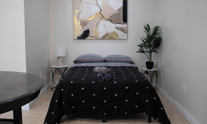 Tulare Apartment | Cozy studio in fantastic Tulare with WiFi access