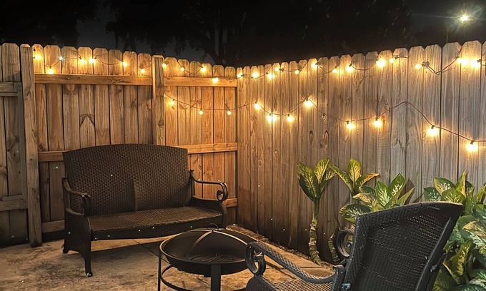 Pembroke Pines Apartment | Cozy studio in home with private parking and entrance in charming Pembroke Pines