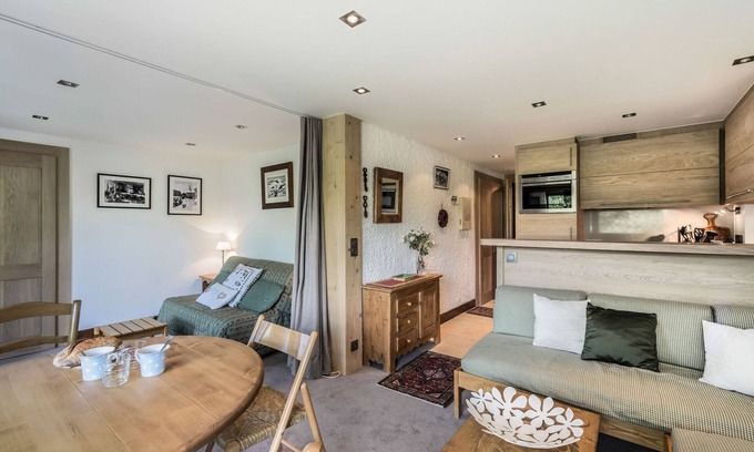 Megeve Apartment | Cozy studio in Megève, sleeps 4, outdoor balcony, pets allowed, parking