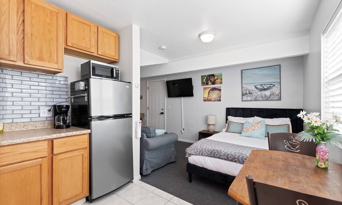 Simi Valley Apartment | Cozy studio in peaceful Simi Valley with WiFi, AC