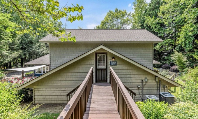 Lynn Apartment | Cozy studio in peaceful Lake Lanier with WiFi, AC