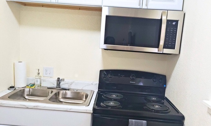 West Colorado Springs Apartment | Cozy studio in enjoyable Colorado Springs with AC