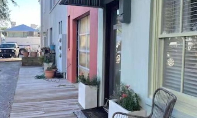 Seaside Apartment | Cozy studio in the heart of Seaside walking distance to the beach