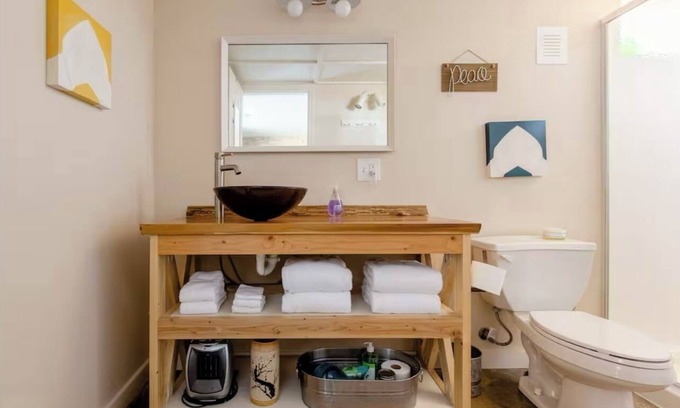 Kenilworth Apartment | Cozy studio just outside of downtown with garden and mountain views