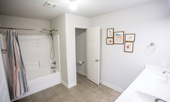 Fort Worth House | Cozy Studio Min to JPS, Medical City, Historic District, Zoo, Water Gardens