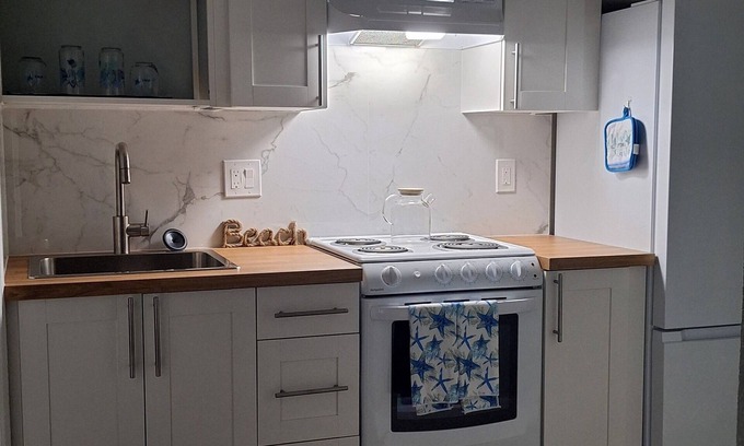 Lauderhill Apartment | Cozy studio near Sawgrass Mills Mall and Amerant Bank Arena with WiFi & AC.