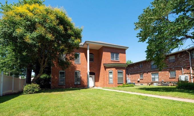 St. Charles Historic District Apartment | Cozy Studio Oasis Blocks from Main Street