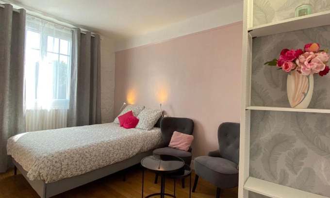 Notre-Dame Apartment | Cozy studio with a view over the Palace - 5' walk