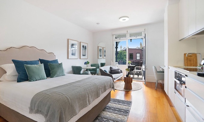 Glebe Apartment | Cozy Studio with Balcony in Unbeatable Location