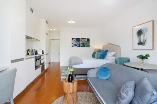 Glebe Apartment | Cozy Studio with Balcony in Unbeatable Location
