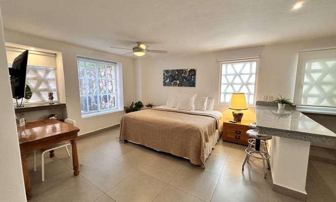 Zona Hotelera Apartment | COZY STUDIO WITH FULL KITCHEN ★ AMAZING LOCATION