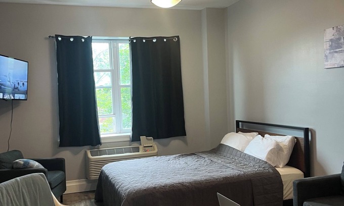East Orange Apartment | Cozy studio with WiFi and AC