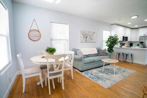 East Tampa House | Cozy Stylish Chic Home Ybor, Dt Central Location