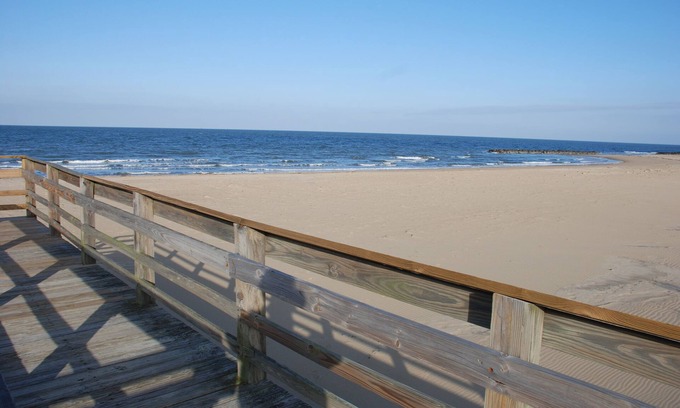 Willoughby Spit Apartment | Cozy Suite at the Beach II -30 Days