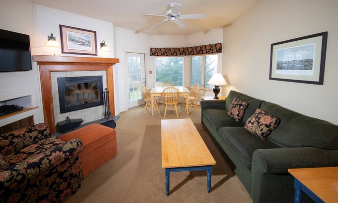 Ludlow Condo | Cozy Suite | Ski-in/Ski-Out | Hot Tub, Pool
