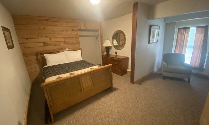 Stahlstown Hotel | Cozy suite with fireplace. Close to hiking trails, ski resorts and family parks!