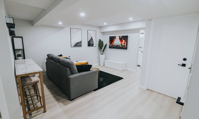 Southwest Edmonton House | Cozy suite with separate entrance, 15 mins to airport, free WiFi and parking.